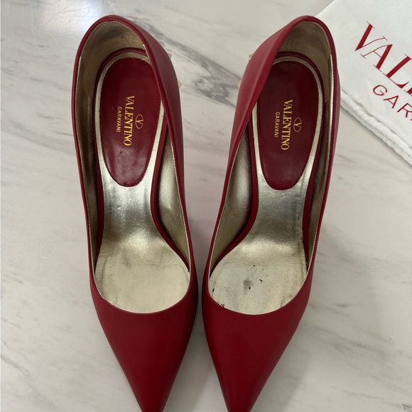 Beautiful Valentino Pump! Definitely the statement piece you need! - Picture 5 of 7